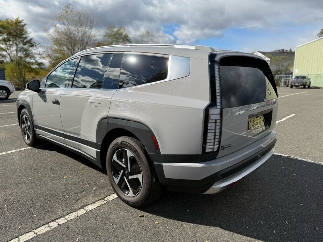 Salvage 2026 Hyundai Ioniq 9 Se Awd in Gray