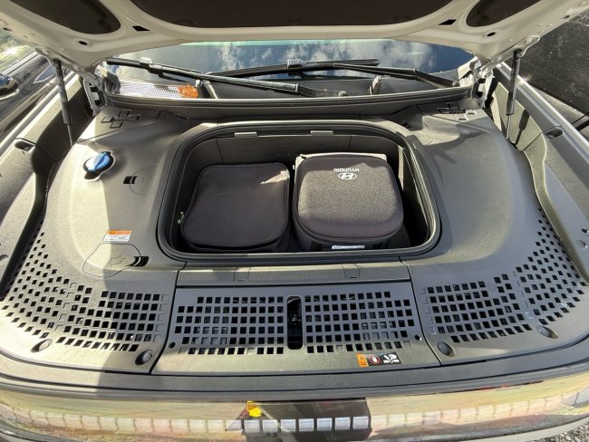 Salvage 2026 Hyundai Ioniq 9 Se Awd in Gray