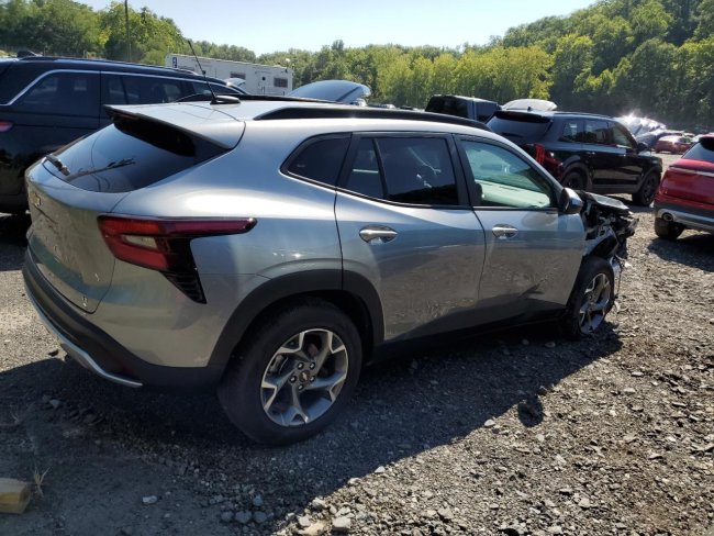 Salvage 2025 Chevrolet Trax  in Gray