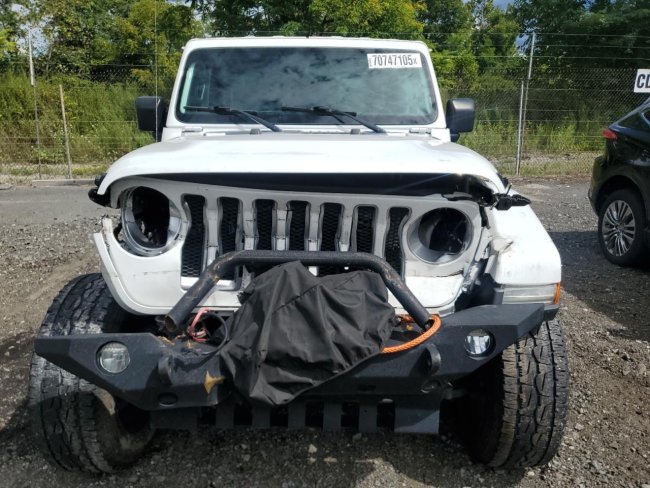 Salvage 2018 Jeep Wrangler Unlimited Sahara in White