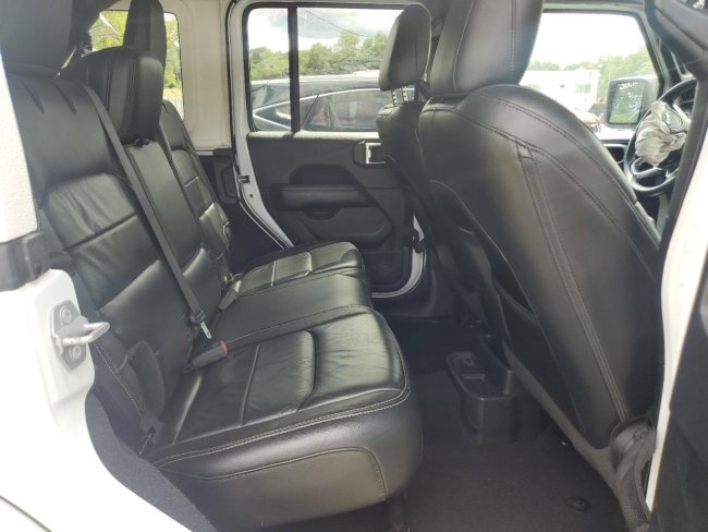 Salvage 2018 Jeep Wrangler Unlimited Sahara in White