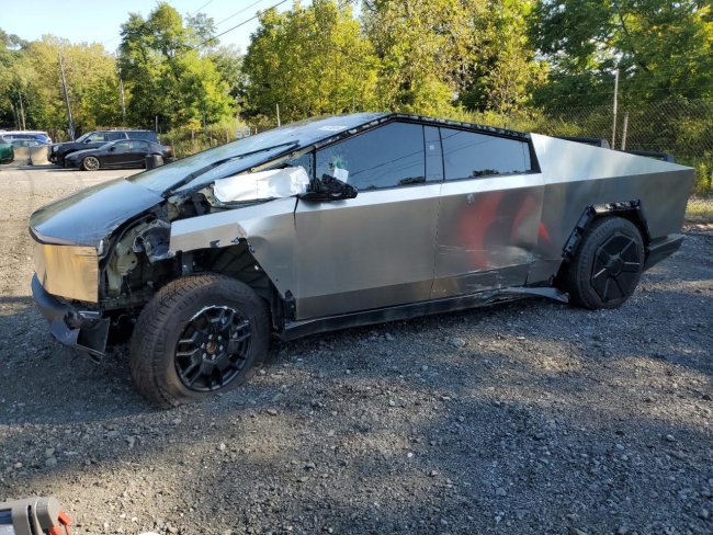 Salvage 2024 Tesla Cybertruck  in Gray