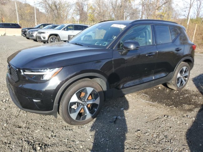 Salvage 2025 Volvo Xc40  in Black
