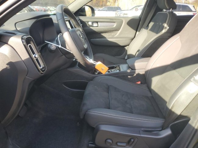 Salvage 2025 Volvo Xc40  in Black
