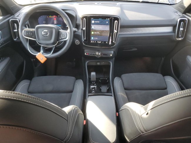 Salvage 2025 Volvo Xc40  in Black