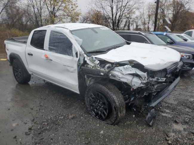 Salvage 2024 Chevrolet Colorado Trail Boss in White