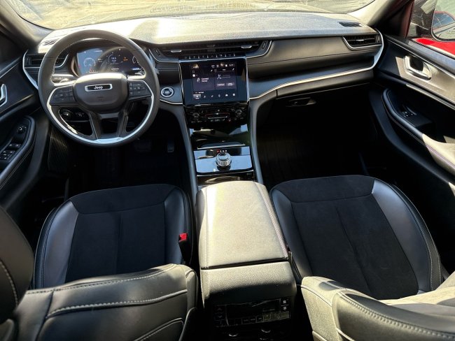 Salvage 2023 Jeep Grand Cherokee L Laredo in Черный