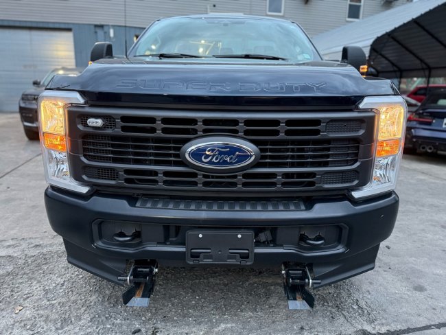 Salvage 2023 Ford F-250 Super Duty Xlt in Синий