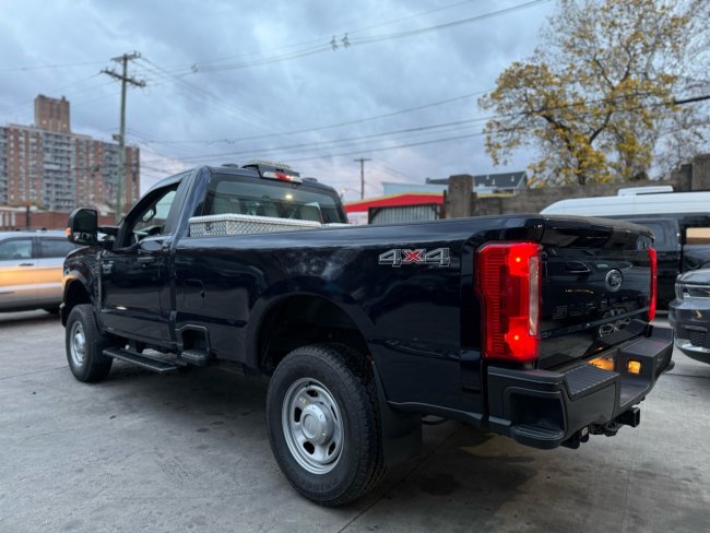 Salvage 2023 Ford F-250 Super Duty Xlt in Синий