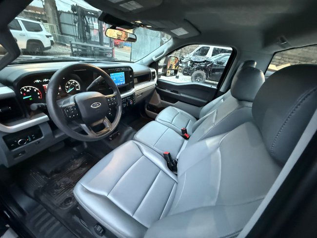 Salvage 2023 Ford F-250 Super Duty Xlt in Синий