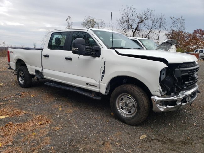 Salvage 2025 Ford F250  in Белый