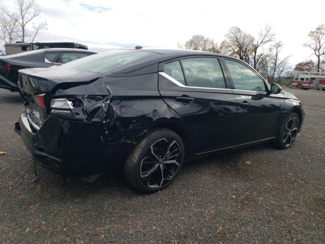 Salvage 2025 Nissan Altima Sr in Black