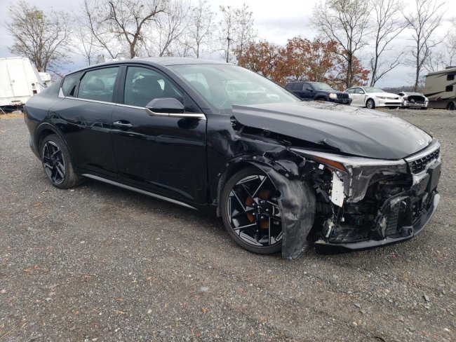 Salvage 2025 Kia K4 Gt Line in Черный