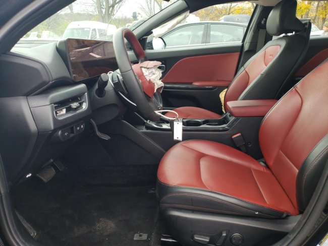 Salvage 2025 Kia K4 Gt Line in Черный