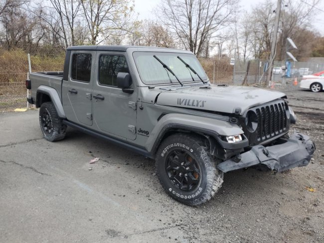 Salvage 2021 Jeep Gladiator Sport in Серый