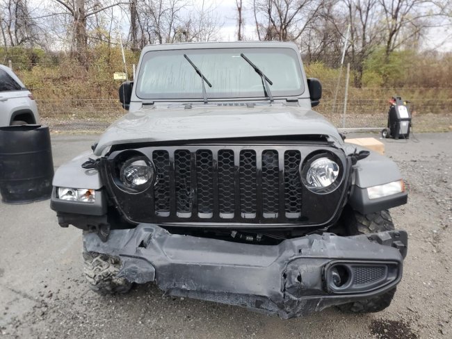 Salvage 2021 Jeep Gladiator Sport in Серый