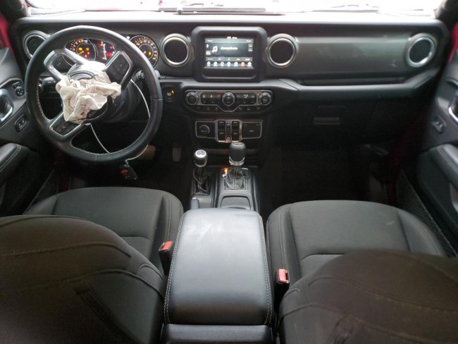 Salvage 2021 Jeep Wrangler Unlimited Sahara in Розовый