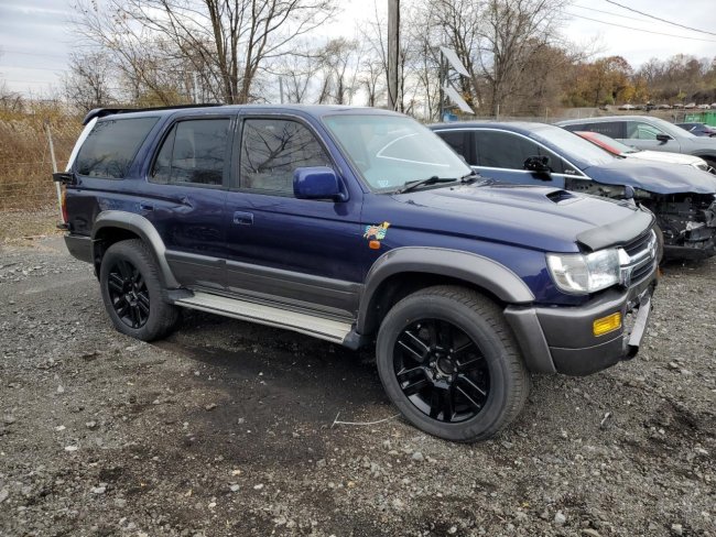 Salvage 1997 Toyota Hilux  in Blue