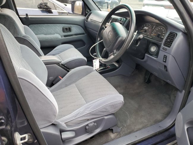 Salvage 1997 Toyota Hilux  in Blue