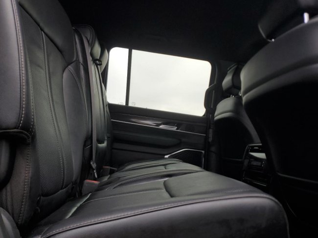 Salvage 2022 Jeep Wagoneer Series Iii in White