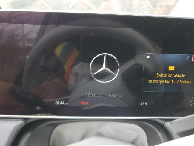 Salvage 2025 Mercedes-benz Eqe  in Blue