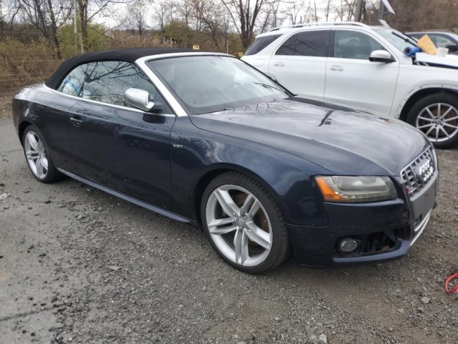 Salvage 2011 Audi S5  in Green