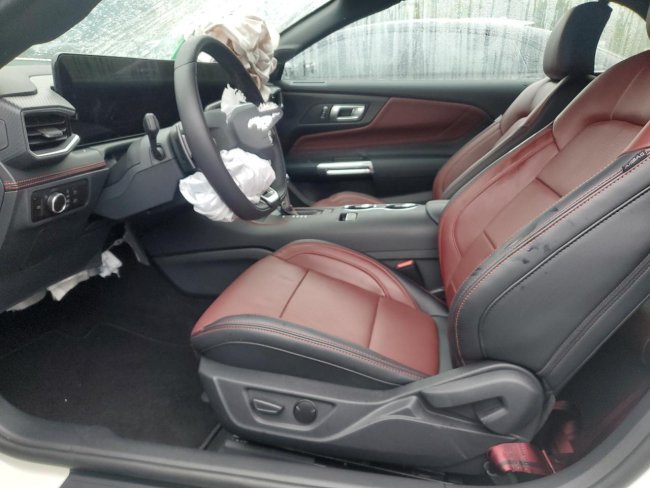 Salvage 2025 Ford Mustang Gt in White