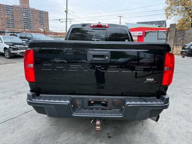 Salvage 2021 Chevrolet Colorado Zr2 in Black