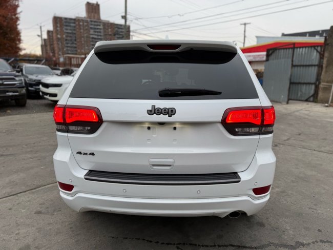 Salvage 2021 Jeep Grand Cherokee Limited in White
