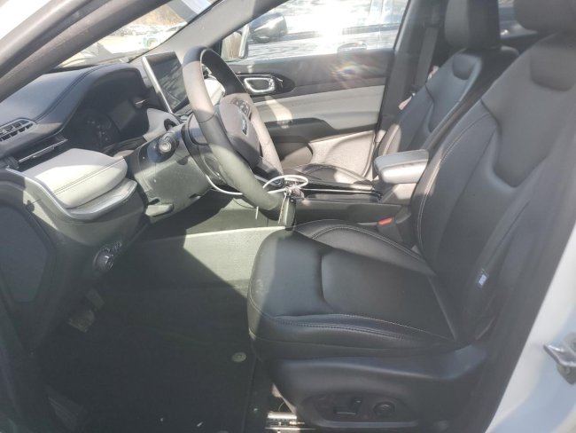 Salvage 2025 Jeep Compass Limited in White