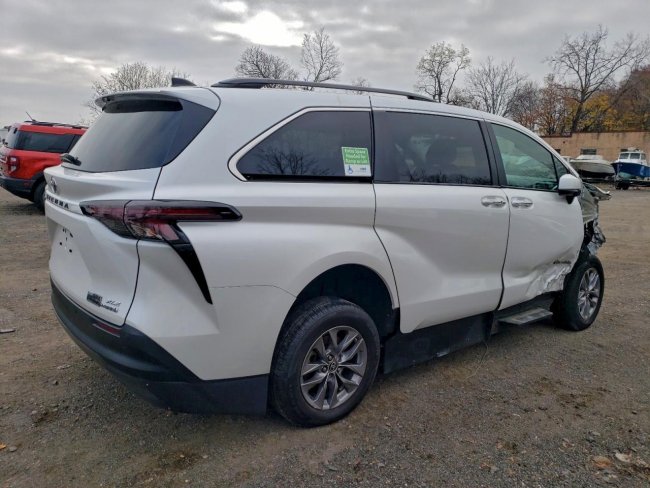 Salvage 2023 Toyota Sienna Braunability in White