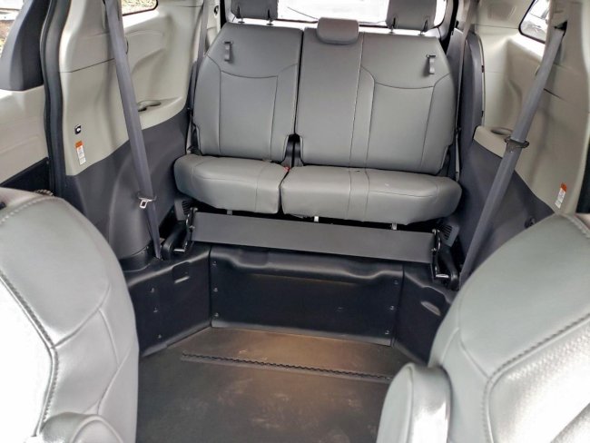Salvage 2023 Toyota Sienna Braunability in White