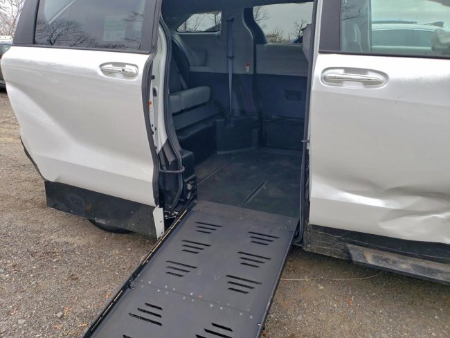 Salvage 2023 Toyota Sienna Braunability in White