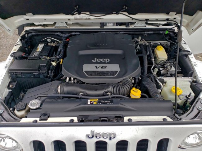 Salvage 2017 Jeep Wrangler Rubicon in White