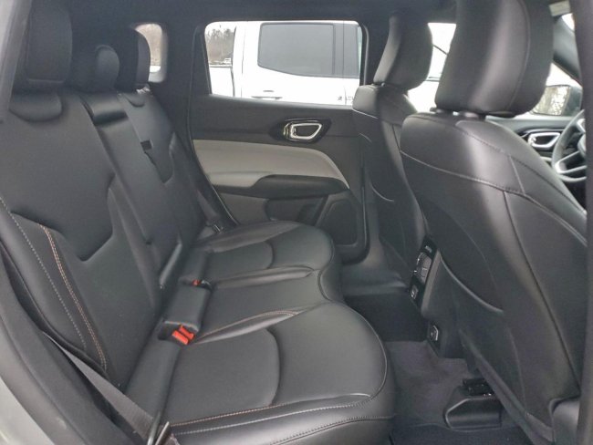 Salvage 2023 Jeep Compass Limited in Gray