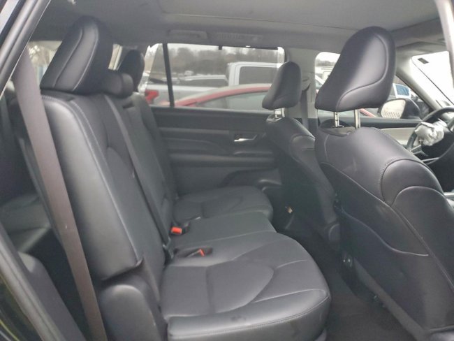 Salvage 2024 Toyota Grand Highlander Xle in Черный