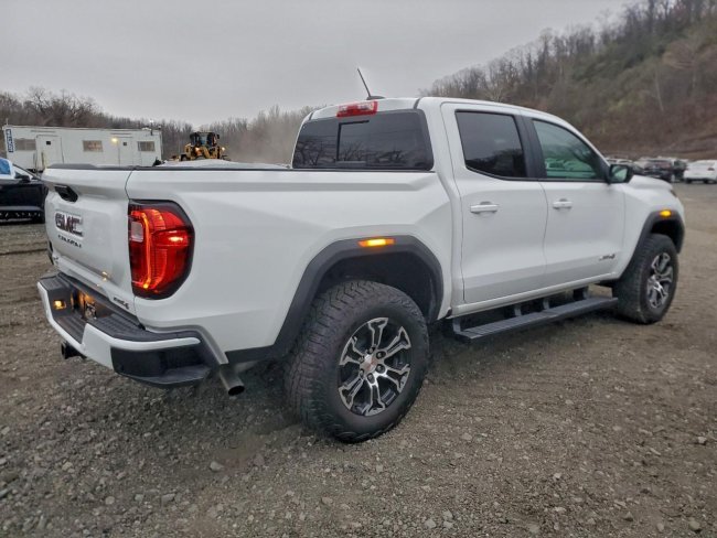 Salvage 2024 Gmc Canyon At4 in White