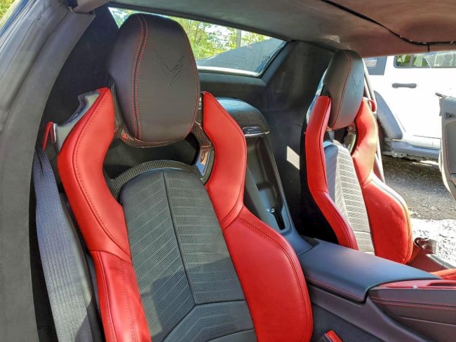 Salvage 2021 Chevrolet Corvette Stingray 3lt in Silver