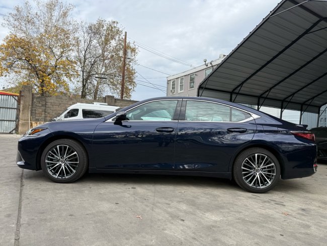 Salvage 2025 Lexus Es 300 H in Blue
