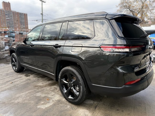 Salvage 2023 Jeep Grand Cherokee L Limited in Green