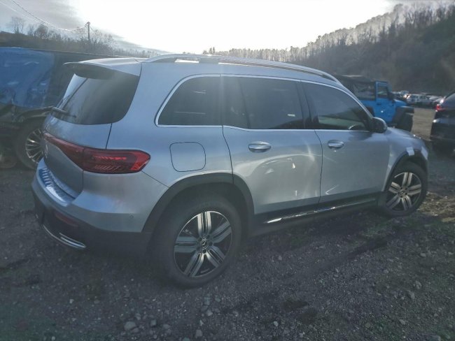 Salvage 2025 Mercedes-benz Eqb 250+ in Серебристый