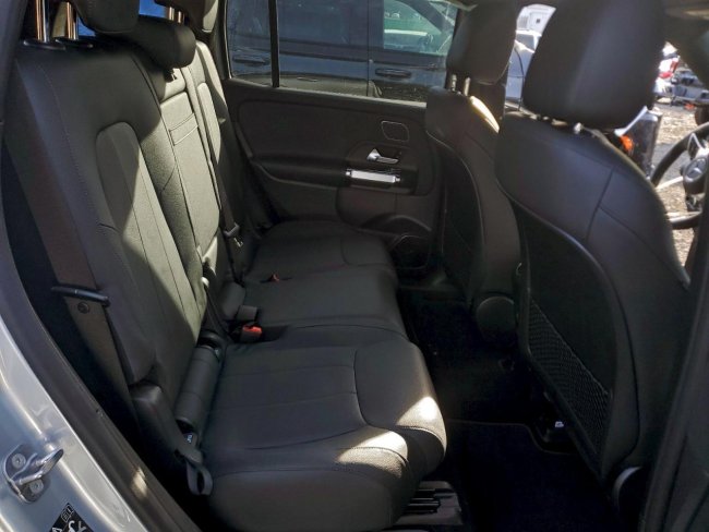 Salvage 2025 Mercedes-benz Eqb 250+ in Серебристый