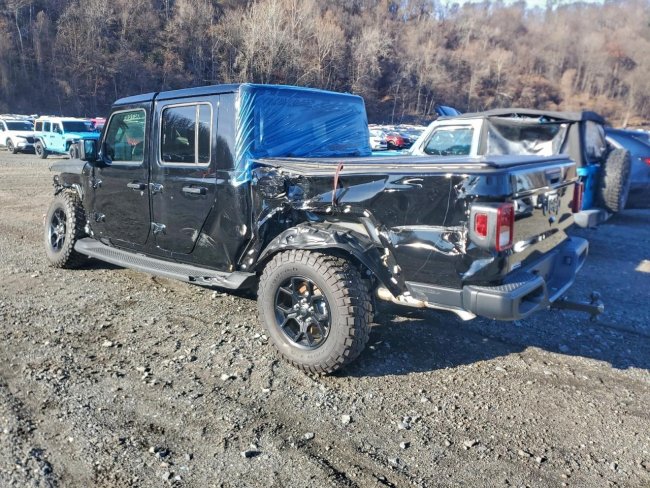 Salvage 2025 Jeep Gladiator  in Black