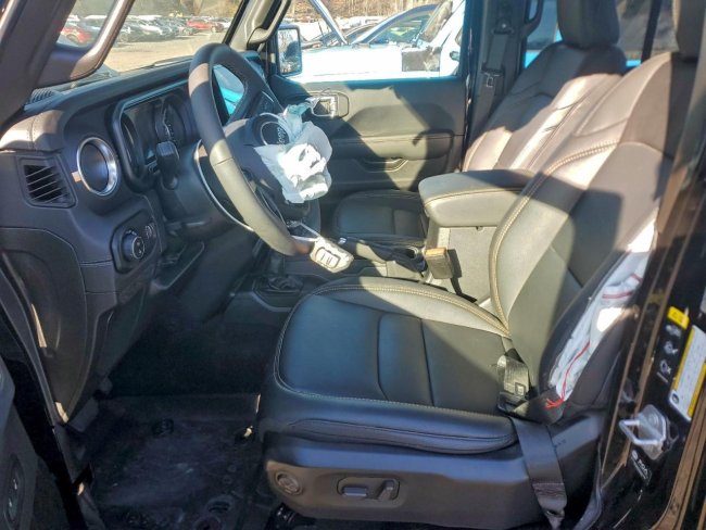 Salvage 2025 Jeep Gladiator  in Black