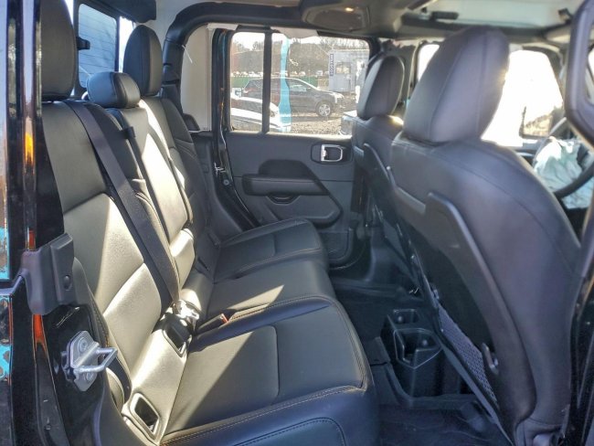 Salvage 2025 Jeep Gladiator  in Black