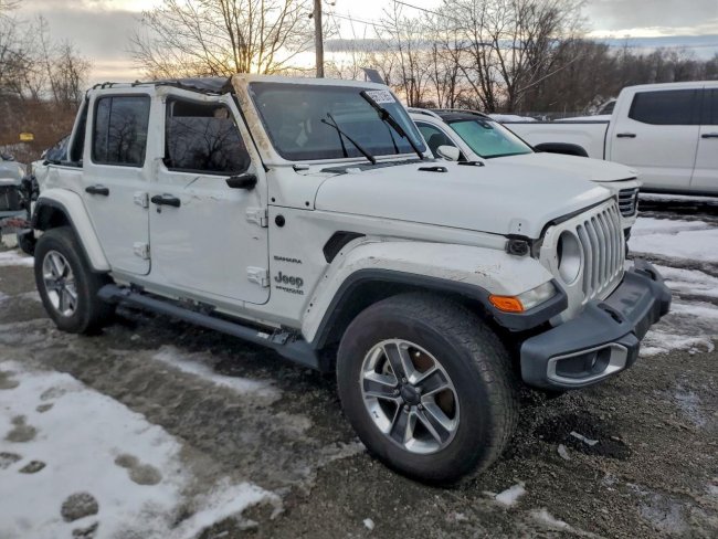 Salvage 2021 Jeep Wrangler Unlimited Sahara in Белый