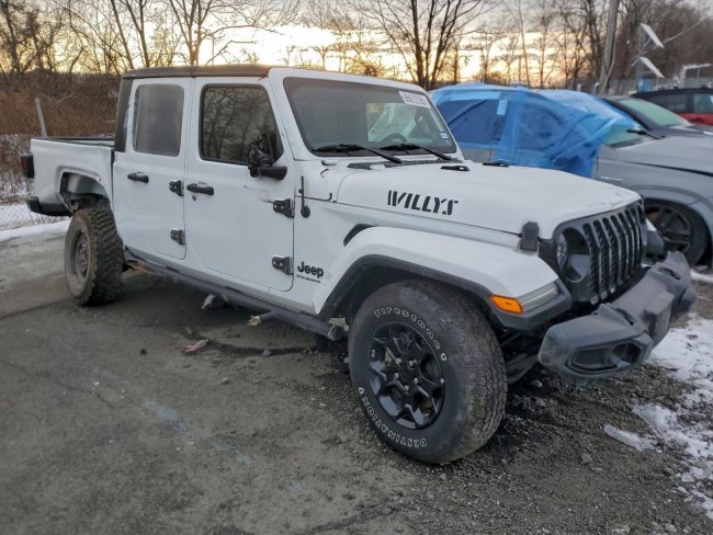 Salvage 2023 Jeep Gladiator  in White