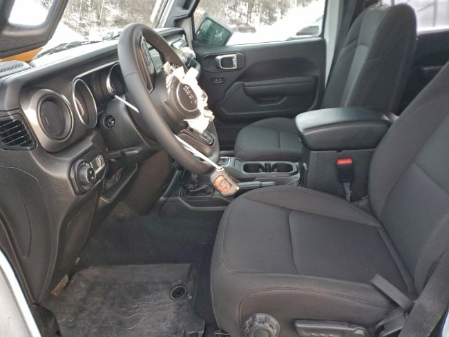 Salvage 2023 Jeep Gladiator  in White