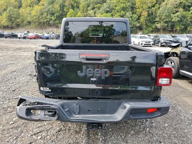 Salvage 2023 Jeep Gladiator  in Black