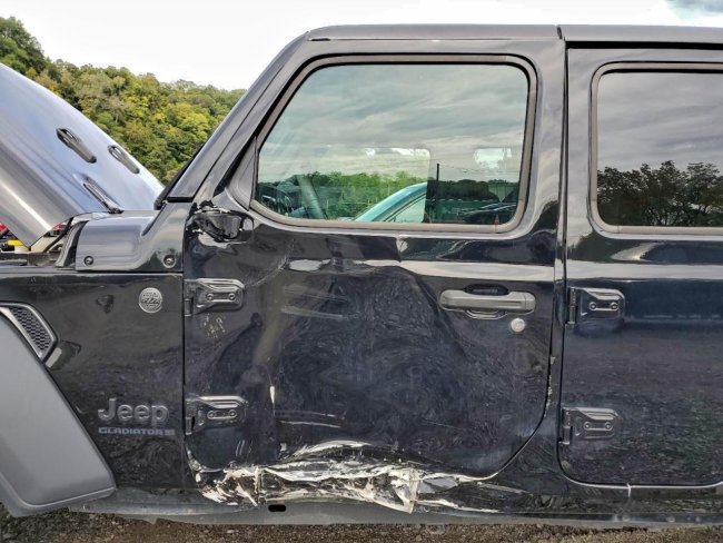 Salvage 2023 Jeep Gladiator  in Black